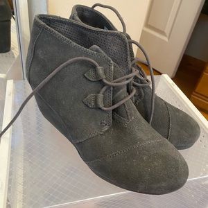 Toms wedge booties that tie